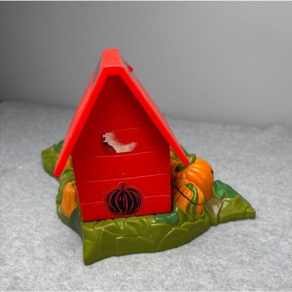 Vintage Peanuts Snoopy Halloween Doghouse Pumpkin Patch Display Figurine 2002 - Picture 11 of 13